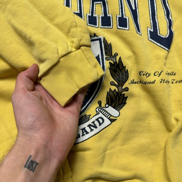 Auckland New Zealand 90s Vintage Yellow Vtg Graphic Crewneck - Picture 7 of 8